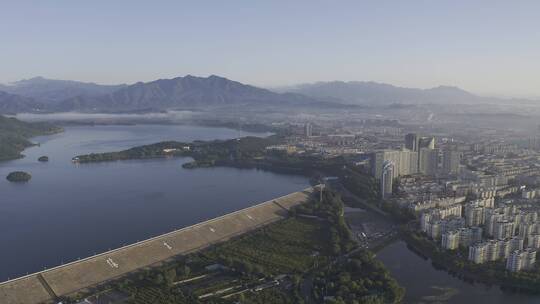 北京怀柔城区平流雾航拍视频