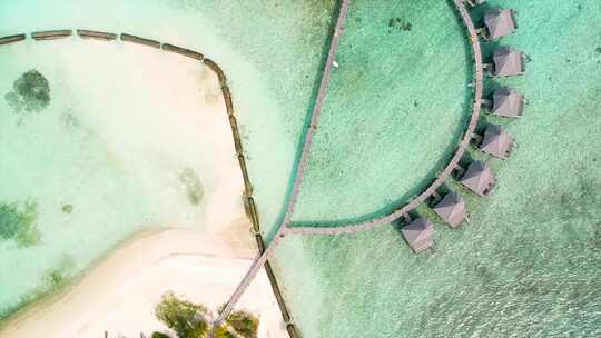 航拍海边度假酒店马尔代夫海岛度假村度假屋