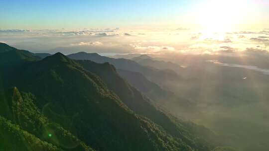 海南五指山热带雨林国家森林公园山脉日出