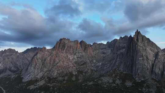 四川阿坝县莲宝叶则景区，自然山脉旅行航拍