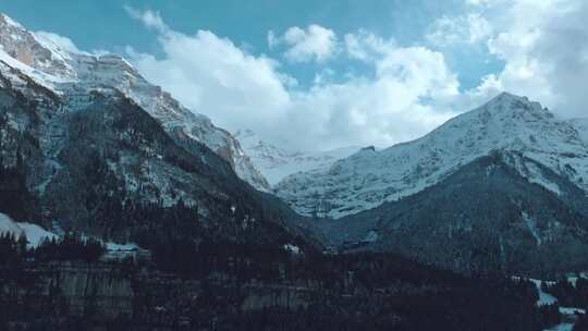 航拍雪山