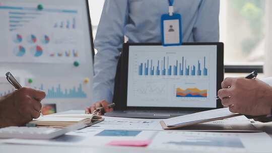 商务人士会议合作会议讨论探讨白领商务投资