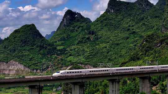 桂林蓝天航拍广西桂林高铁线路