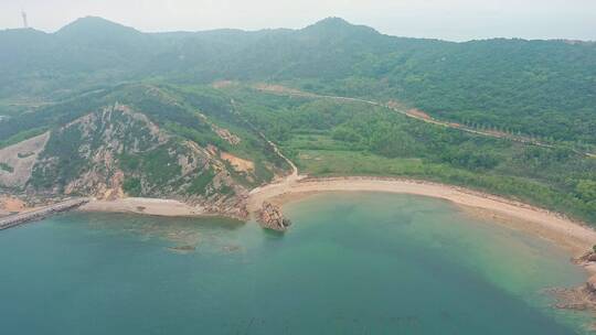 中国大连海边海岛平流雾云层大海礁石