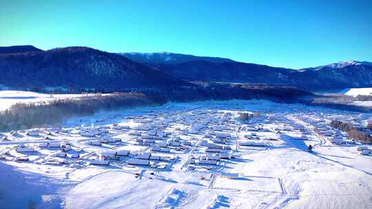 禾木大雪覆盖的村庄雪景