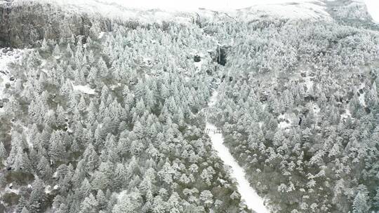 航拍雪山雪景