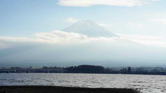 日本富士山河口湖岸边