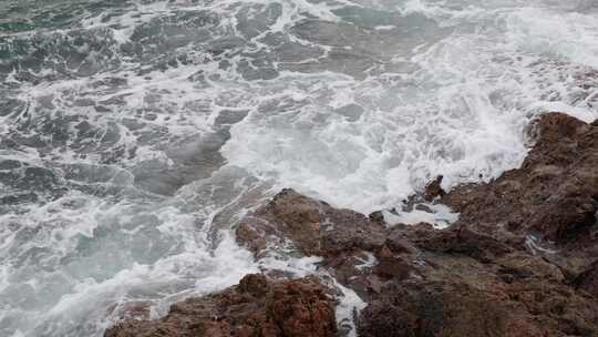 深圳海岸线-大梅沙礁石风起浪涌