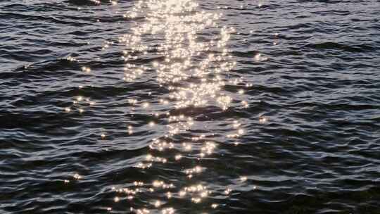 湖面海面清晨阳光波光粼粼