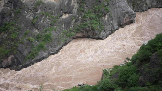 云南虎跳峡河谷山河大峡谷高清视频