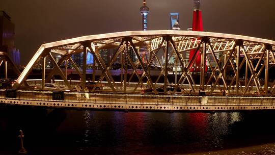 航拍上海外白渡桥夜景外白渡桥