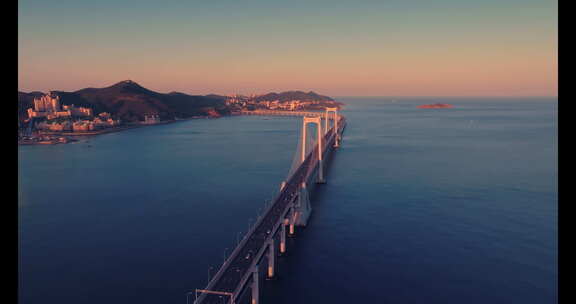 大连航拍海边跨海湾大桥唯美岩壁大海夕阳