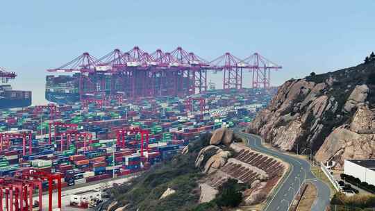 上海洋山港货船集装箱自动化装卸货航拍