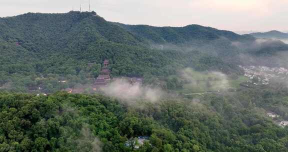 中国浙江杭州灵隐寺仙气缭绕