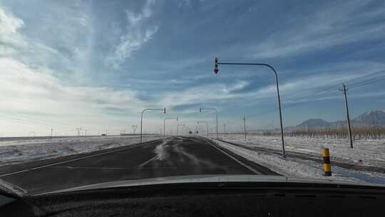 新疆冬天风吹雪