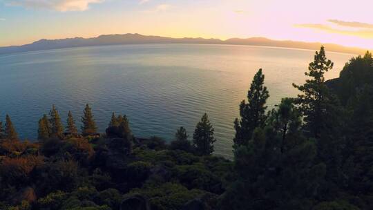 黎明太浩湖上空的航拍视频素材模板下载