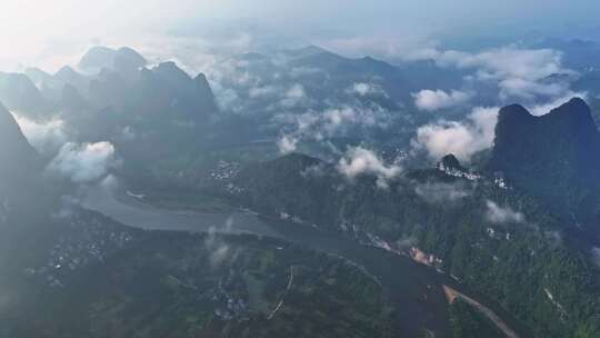 航拍桂林漓江山水风光雄伟壮阔的群山