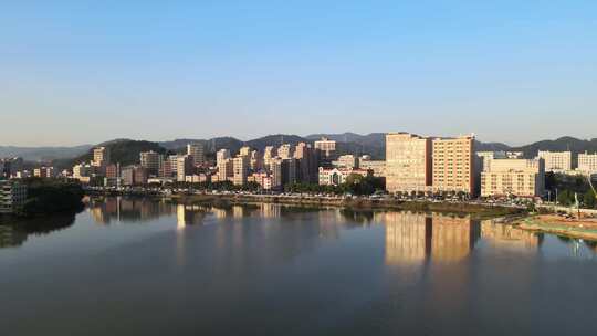 慢动作风光视频水库湖景 波光粼粼 夕阳顺光