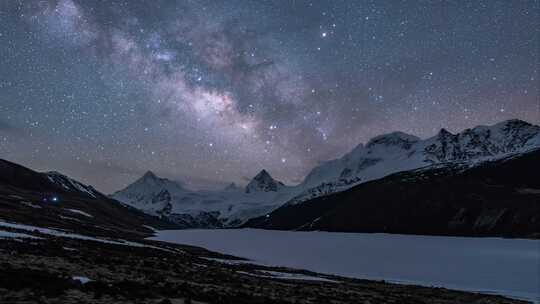 西藏那曲比如萨普神山圣山圣湖冰川银河延时