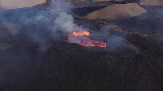 惊人的火山爆发和爆炸冲击波特写镜头