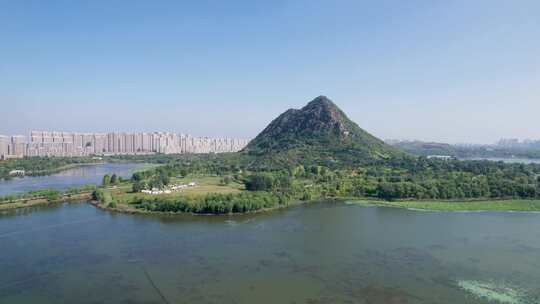 山东济南华山风景区湖面山峰风景