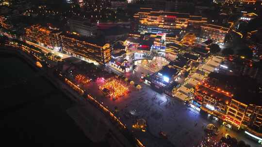 中国贵州省遵义市仁怀茅台镇夜幕降临时风景