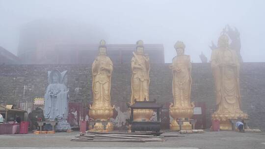 五台山东台雾中的望海寺禅院