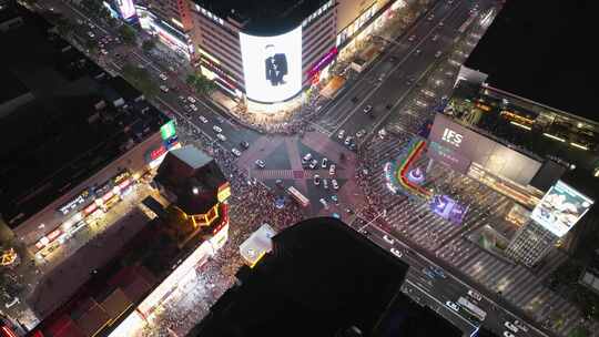 长沙国金黄兴路步行街夜景车流人流