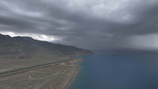 航拍新疆赛里木湖北麓暴雨来袭极端天气景观