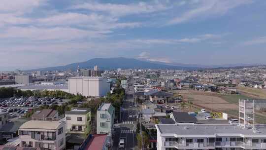 城市，房子，道路，山