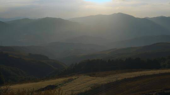 云南旅游风光宣传视频红土地逆光雾色