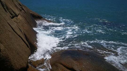 实拍 大海 海浪 拍打 礁石