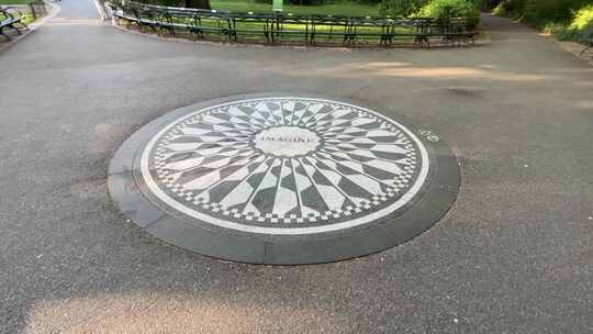 美国纽约市曼哈顿中央公园草莓地纪念马赛克视频素材模板下载