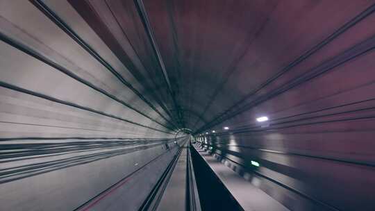 地铁轨道交通在地下隧道内前进