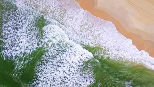 海浪沙滩海浪拍打沙滩航拍素材