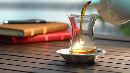 倒水沏茶茶文化茶叶煮茶茶色茶艺品茶茶道