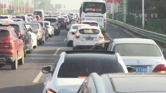 城市节日假日交通高速道路堵车