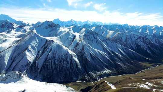 新疆天山山脉雪山山峰山脉航拍风景