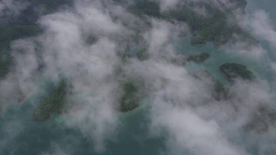 川藏线青龙湾唯美雨天雾气航拍