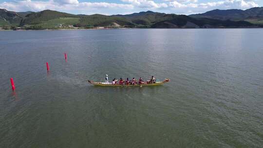 龙舟队伍水上划船画面