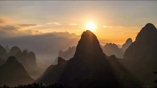 广西桂林山水喀斯特地貌绝美日出延时