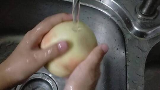 日常洗水果桃子