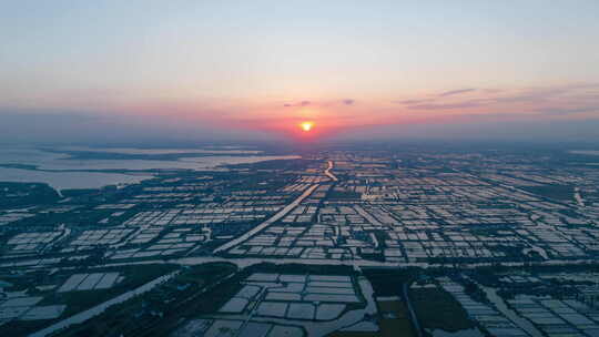 实拍延时航拍夕阳下巴城大闸蟹养殖基地