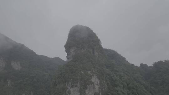 云南景东人面山