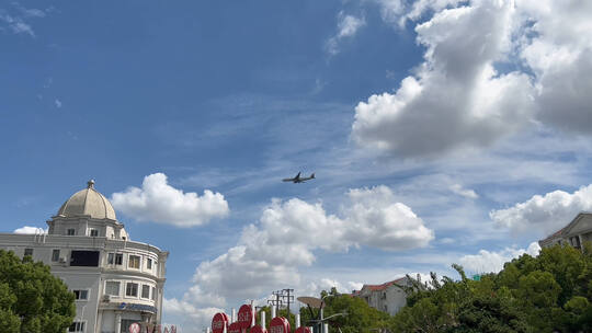 飞机飞过城市上空 飞机飞过天空合集视频素材模板下载