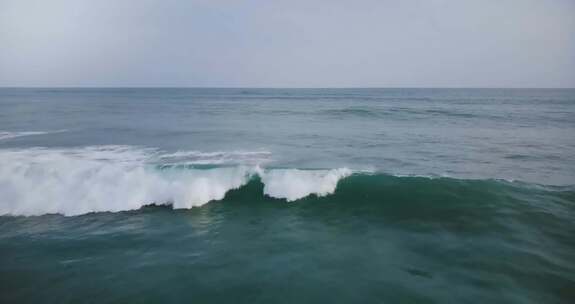 大海、海面、海浪、扑面而来的海浪