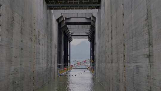 长江三峡水坝轮船重力坝升降电梯细节分镜