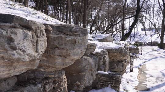 【镜头合集】落雪假山石岩石圆明园雪景 ~