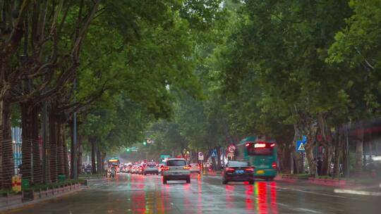 雨夜车水马龙005