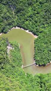 竖版航拍湖北十堰野人谷景区4A景区